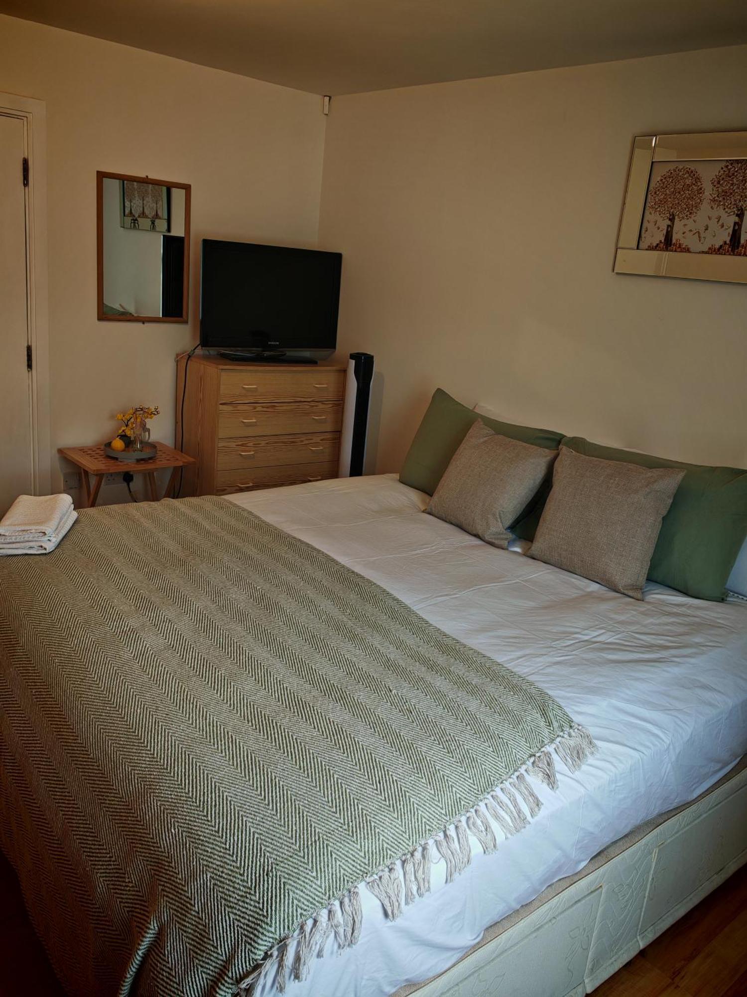Spacious & Cosy Double And Single Bedrooms Close To Hendon & Colindale Tube Stations Εξωτερικό φωτογραφία